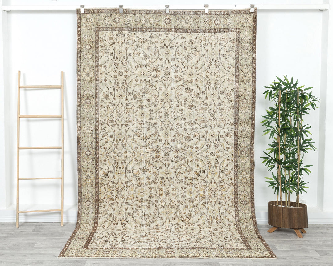 Faded Oushak Rug 5' 7" x 9' 1" | No. VR89957