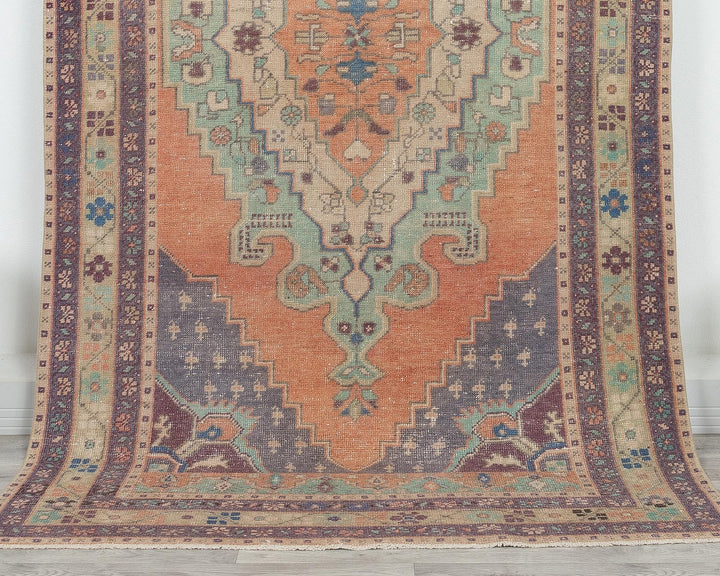 Neutral Oushak Rug 4' 3" x 8' 1" | No. VR99807
