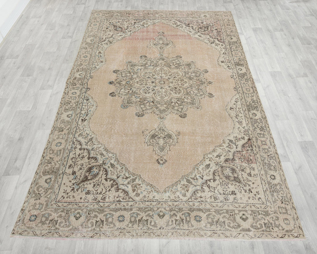Faded Oushak Rug 6' 9" x 10' 6" | No. VR96012
