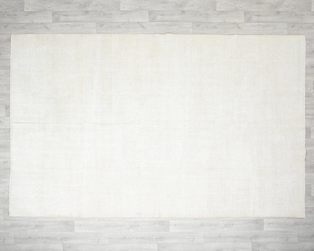 White Oushak Rug 6' 5" x 10' 1" | No. VR75653