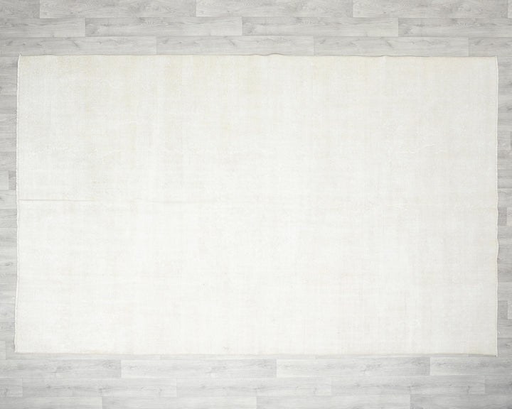 White Oushak Rug 6' 5" x 10' 1" | No. VR75653