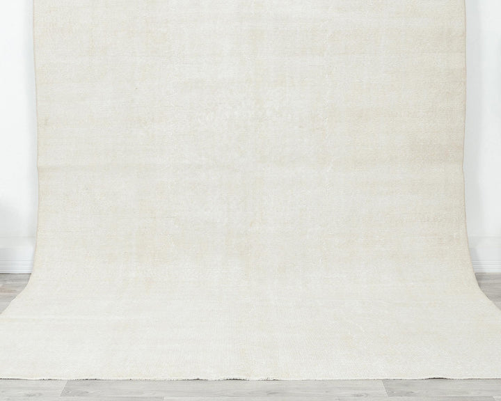 White Oushak Rug 6' 5" x 10' 1" | No. VR75653
