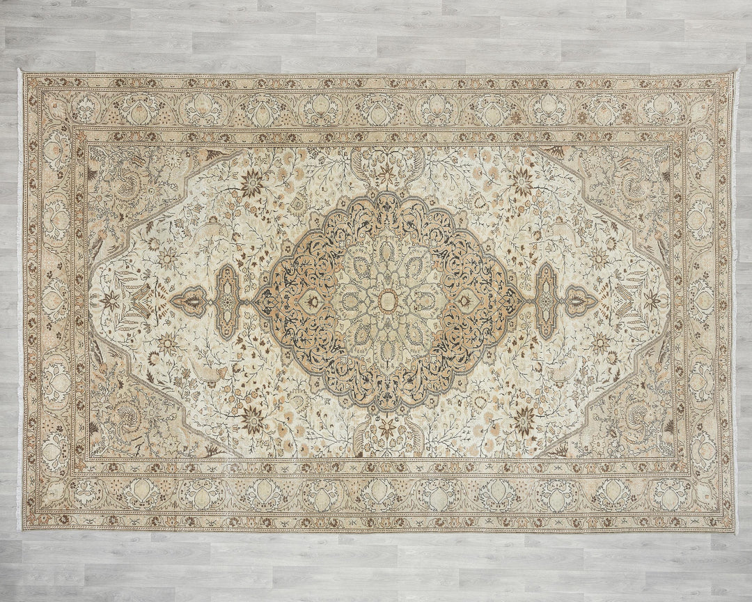 Beige Oushak Rug 8' 6" x 12' 8" | No. VR21400