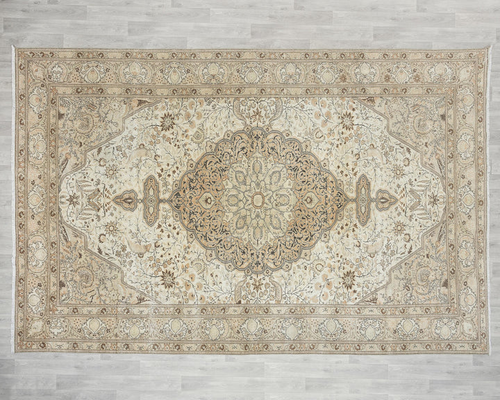 Beige Oushak Rug 8' 6" x 12' 8" | No. VR21400