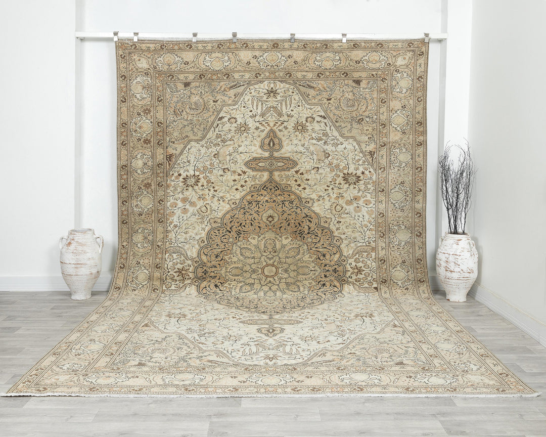 Beige Oushak Rug 8' 6" x 12' 8" | No. VR21400