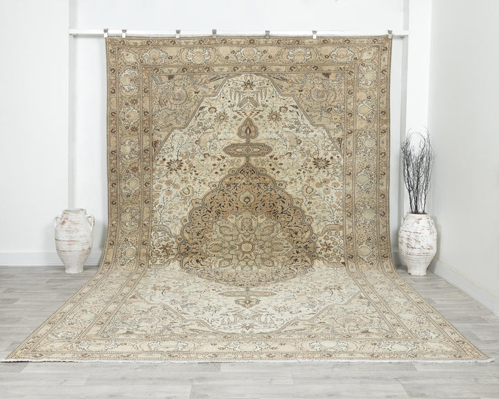 Beige Oushak Rug 8' 6" x 12' 8" | No. VR21400