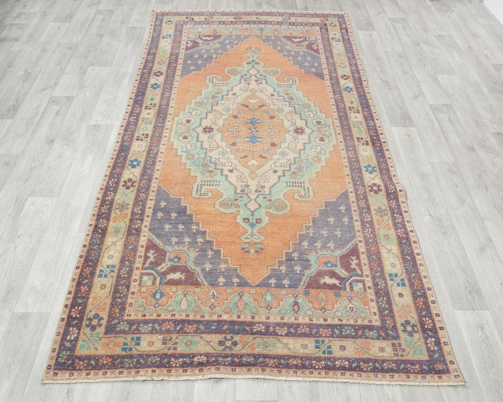 Neutral Oushak Rug 4' 3" x 8' 1" | No. VR99807