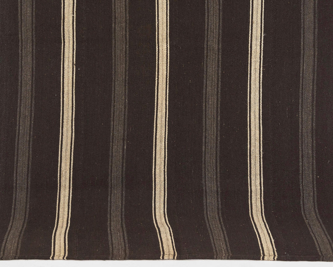 Brown Kilim Rug 8' 2" x 5' 2" | No. VR81286