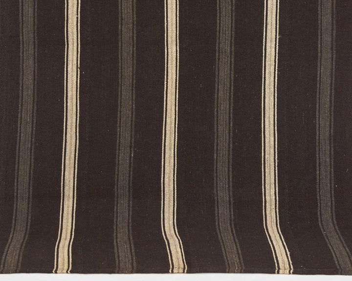 Brown Kilim Rug 8' 2" x 5' 2" | No. VR81286