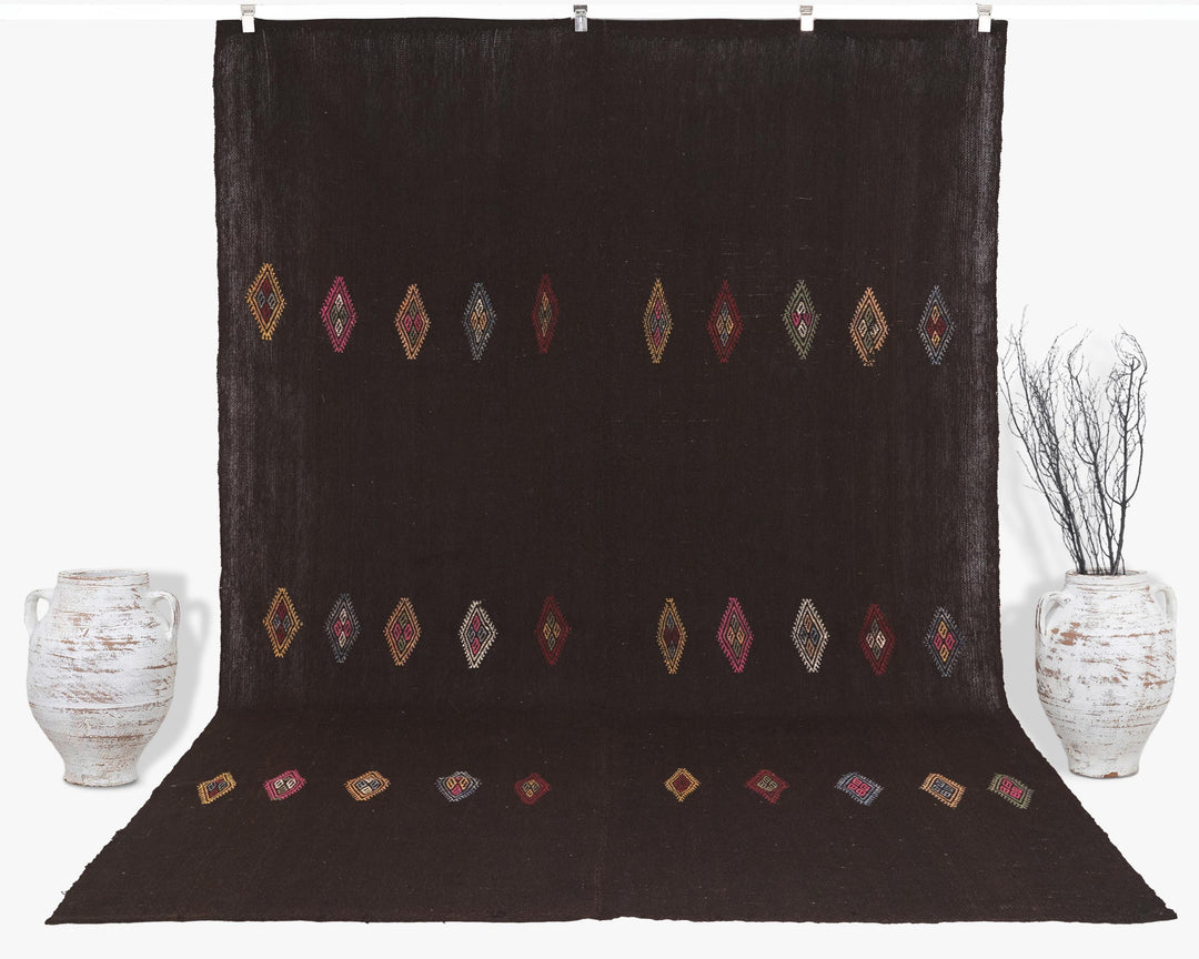 Brown Kilim Rug 7' 5" x 10' 7" | No. VR72532