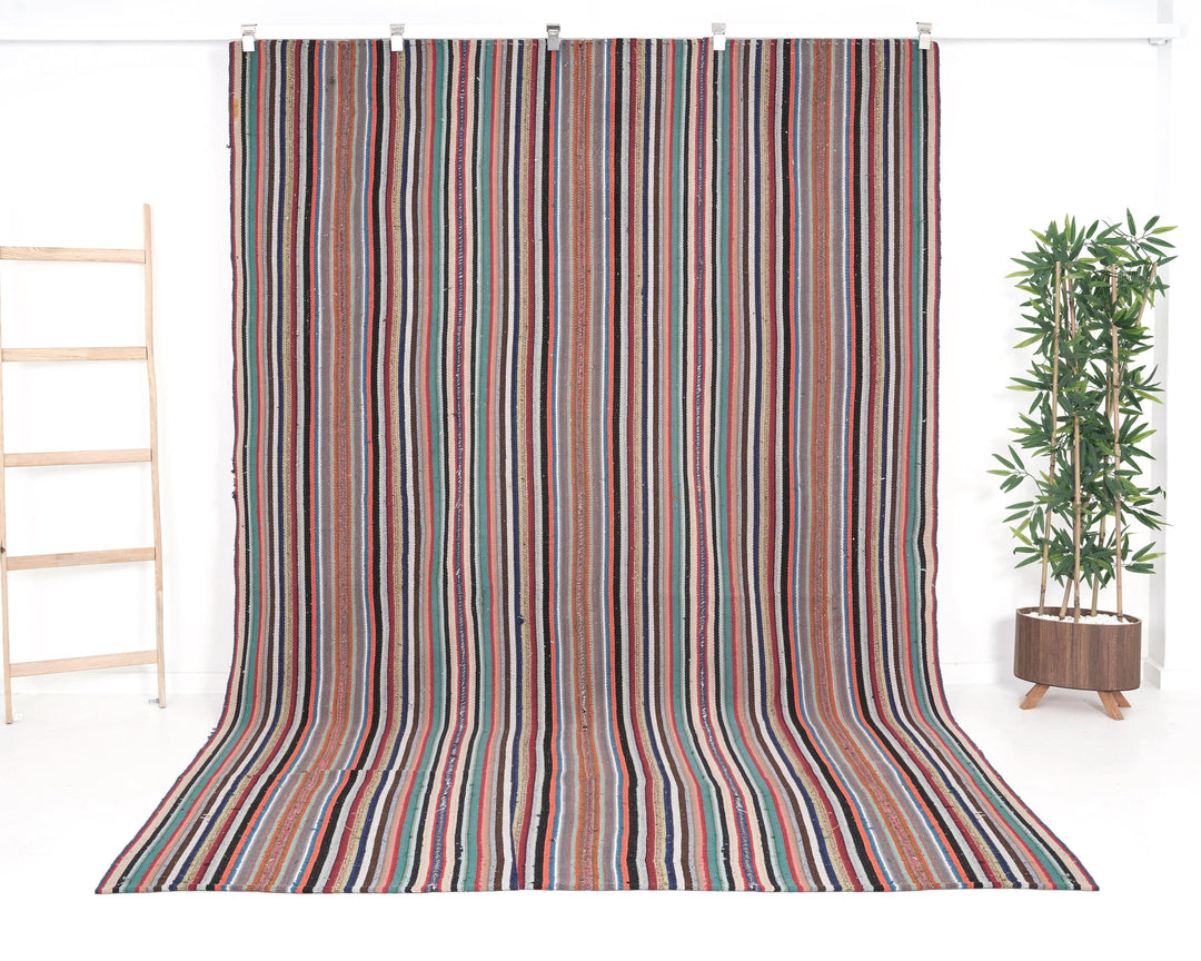 Kilim Rug 6' 10" x 10' 2" | No. VR36718