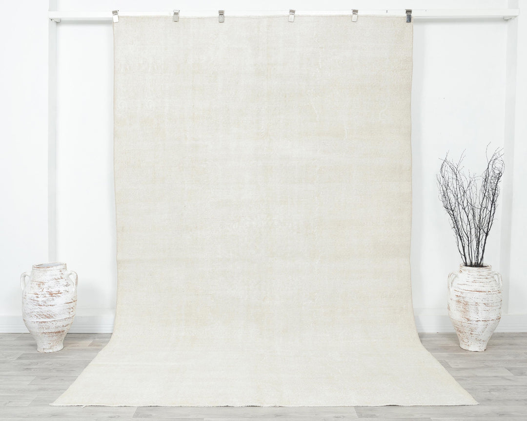 White Oushak Rug 6' 5" x 10' 1" | No. VR75653