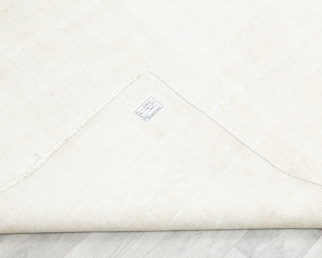 White Oushak Rug 6' 5" x 10' 1" | No. VR75653