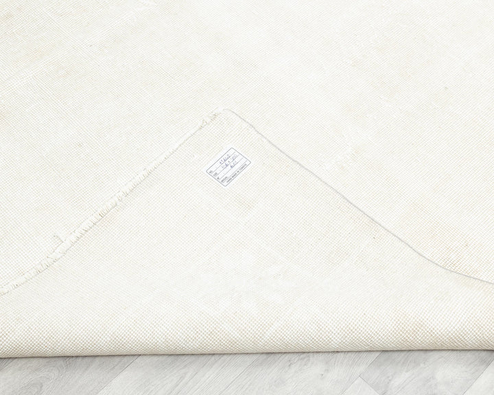 White Oushak Rug 6' 5" x 10' 1" | No. VR75653