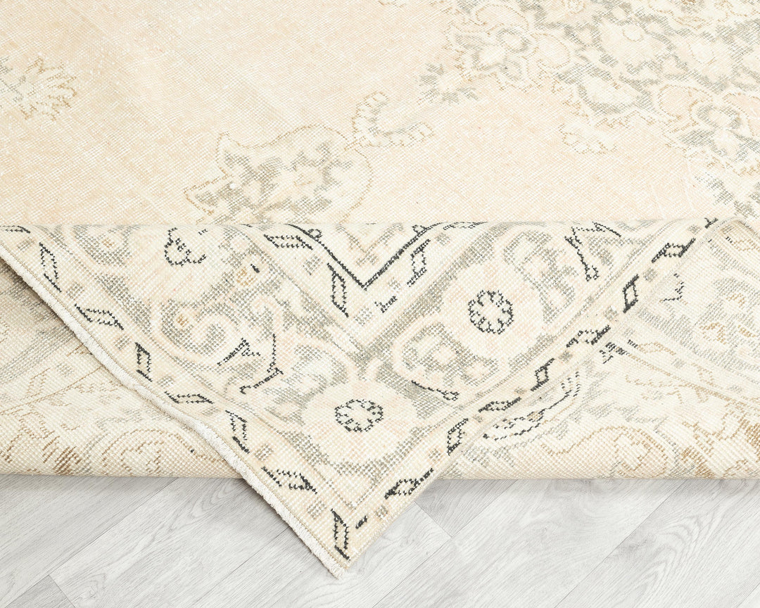 Beige Oushak Rug 6' 7" x 10' 6" | No. VR95180