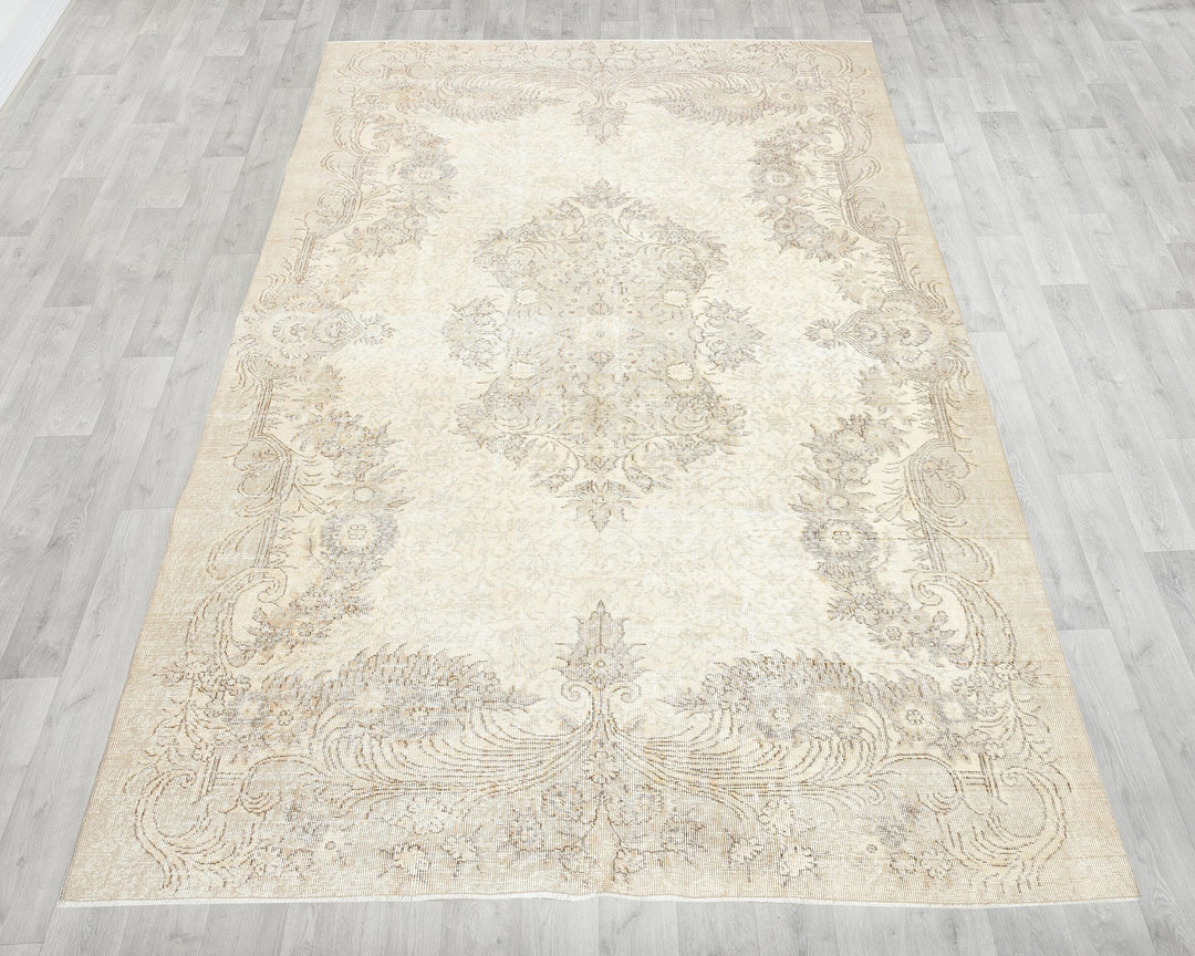 Beige Oushak Rug 6' 11" x 10' 2" | No. VR64236