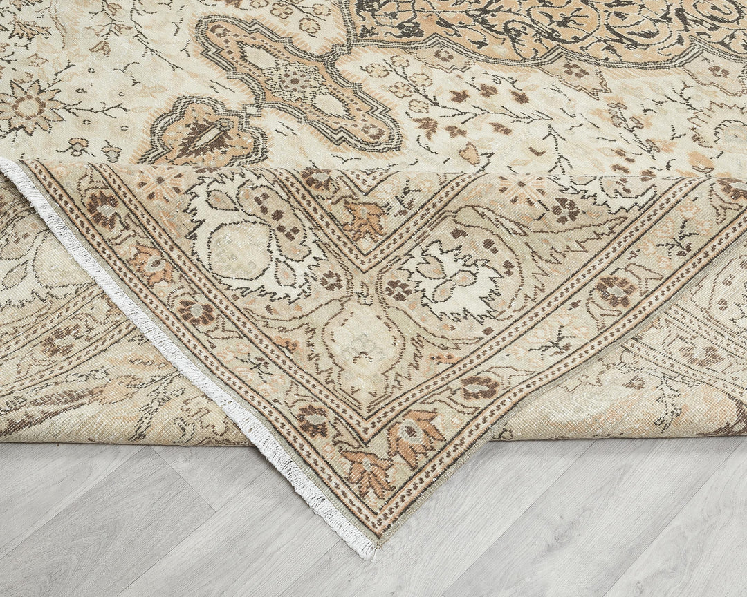 Beige Oushak Rug 8' 6" x 12' 8" | No. VR21400