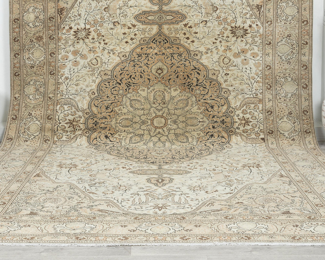 Beige Oushak Rug 8' 6" x 12' 8" | No. VR21400