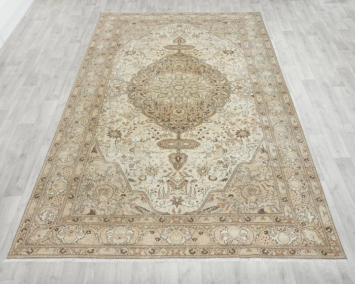 Beige Oushak Rug 8' 6" x 12' 8" | No. VR21400