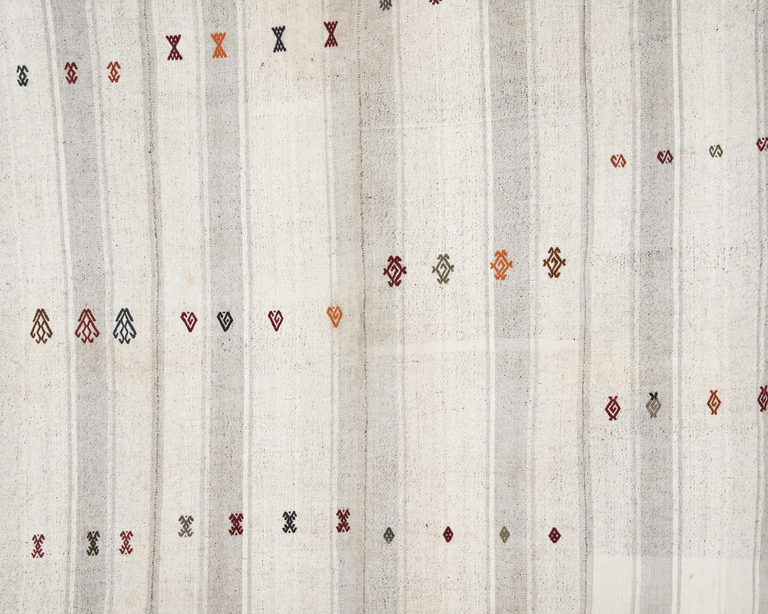 Kilim Rug 6' 7" x 7' 6" | No. VR65117
