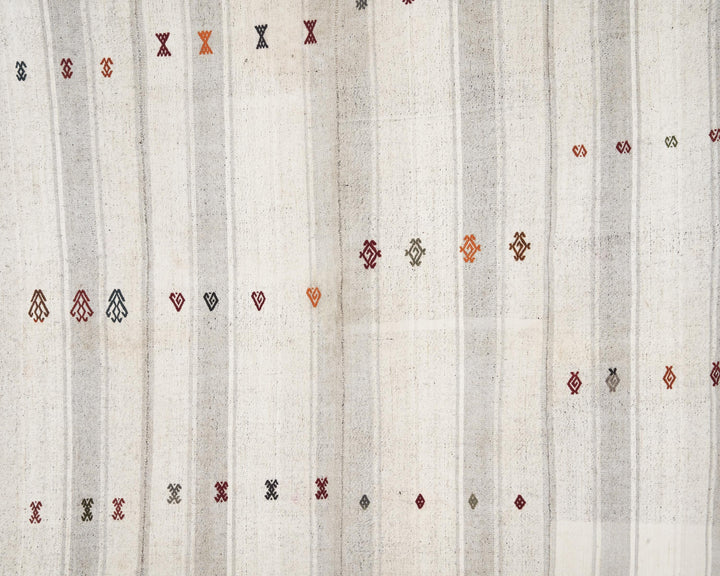 Kilim Rug 6' 7" x 7' 6" | No. VR65117