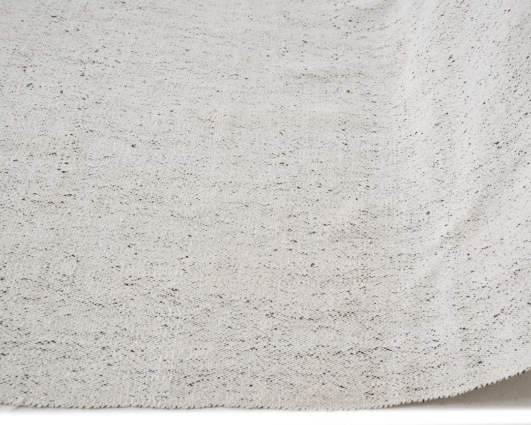White Kilim Rug 6' 11" x 10' 10" | No. VR82820