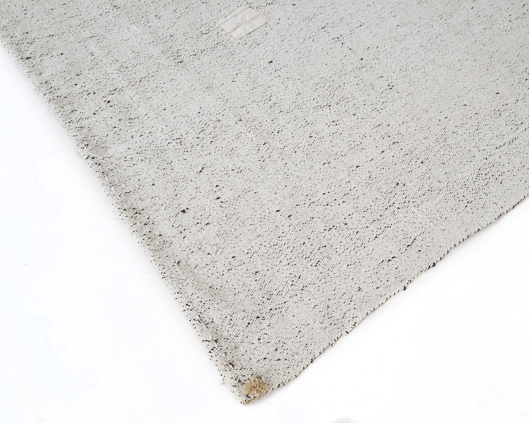 White Kilim Rug 6' 11" x 10' 10" | No. VR82820