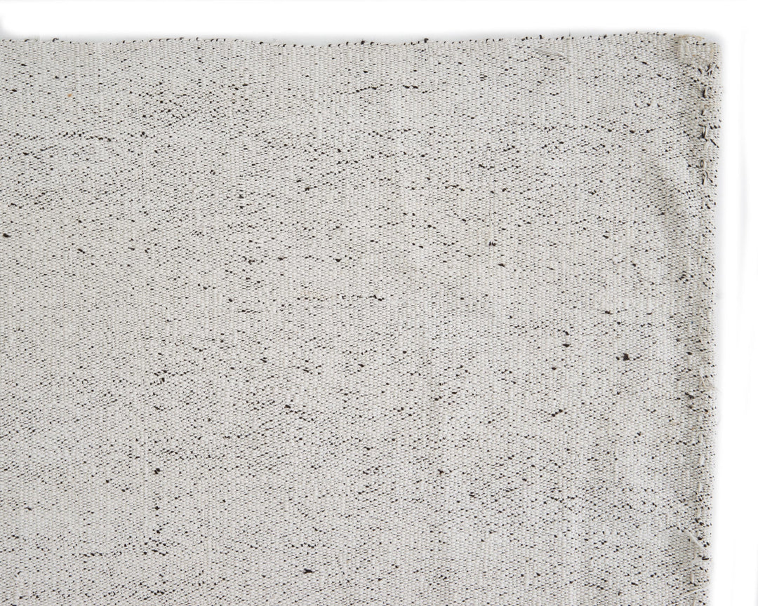 White Kilim Rug 6' 11" x 10' 10" | No. VR82820
