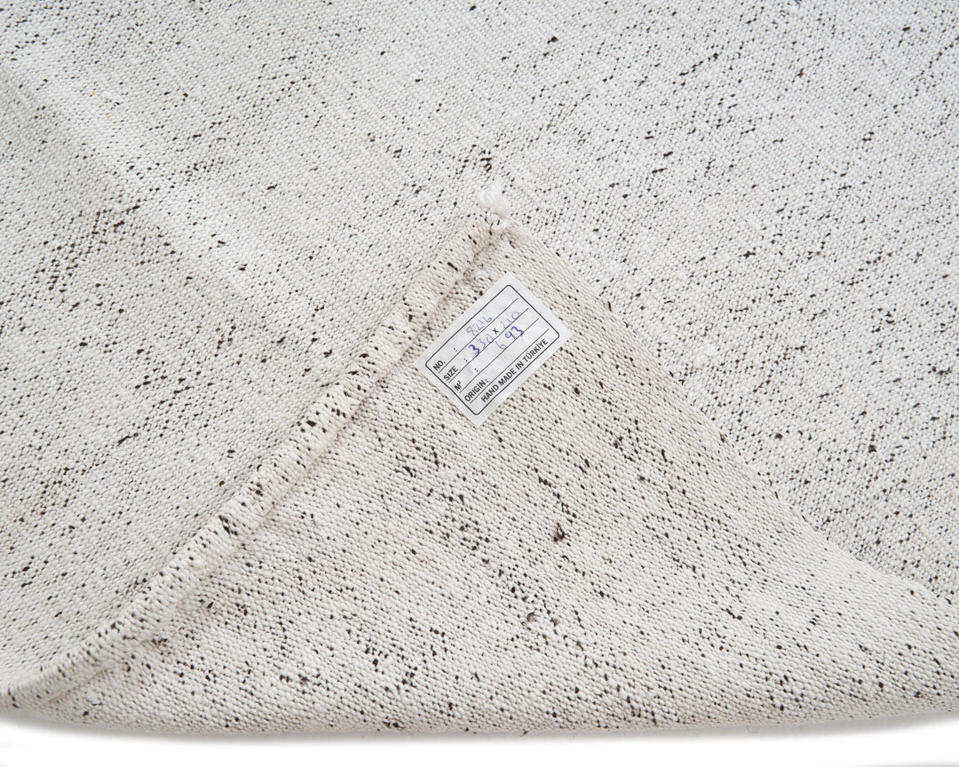 White Kilim Rug 6' 11" x 10' 10" | No. VR82820