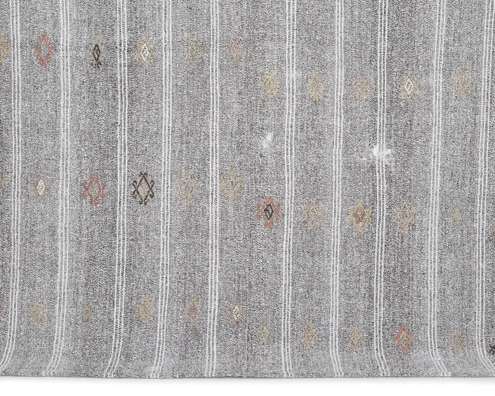 Gray Kilim Rug 5' 5" x 7' | No. VR61585
