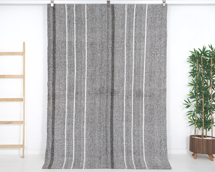 Gray Kilim Rug 4' 11" x 7' 4" | No. VR42686