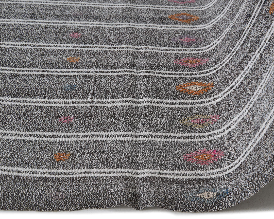 Gray Kilim Rug 6' 7" x 9' 8" | No. VR90180