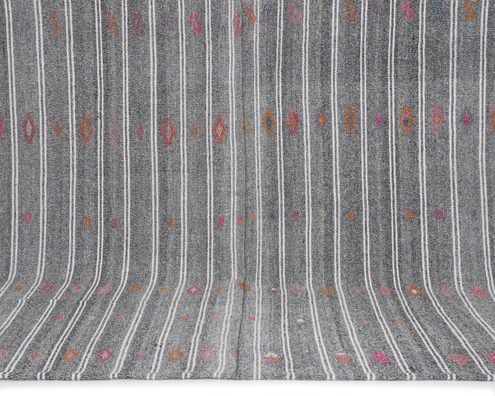 Gray Kilim Rug 6' 7" x 9' 8" | No. VR90180