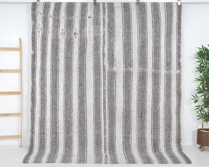 Gray Kilim Rug 6' 8" x 7' 8" | No. VR58928