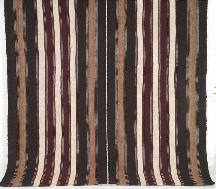 Brown Kilim Rug 5' 5" x 7' 5" | No. VR87877