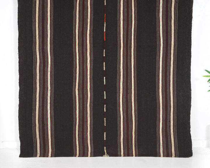Brown Kilim Rug 4' 10" x 6' 7" | No. VR67230