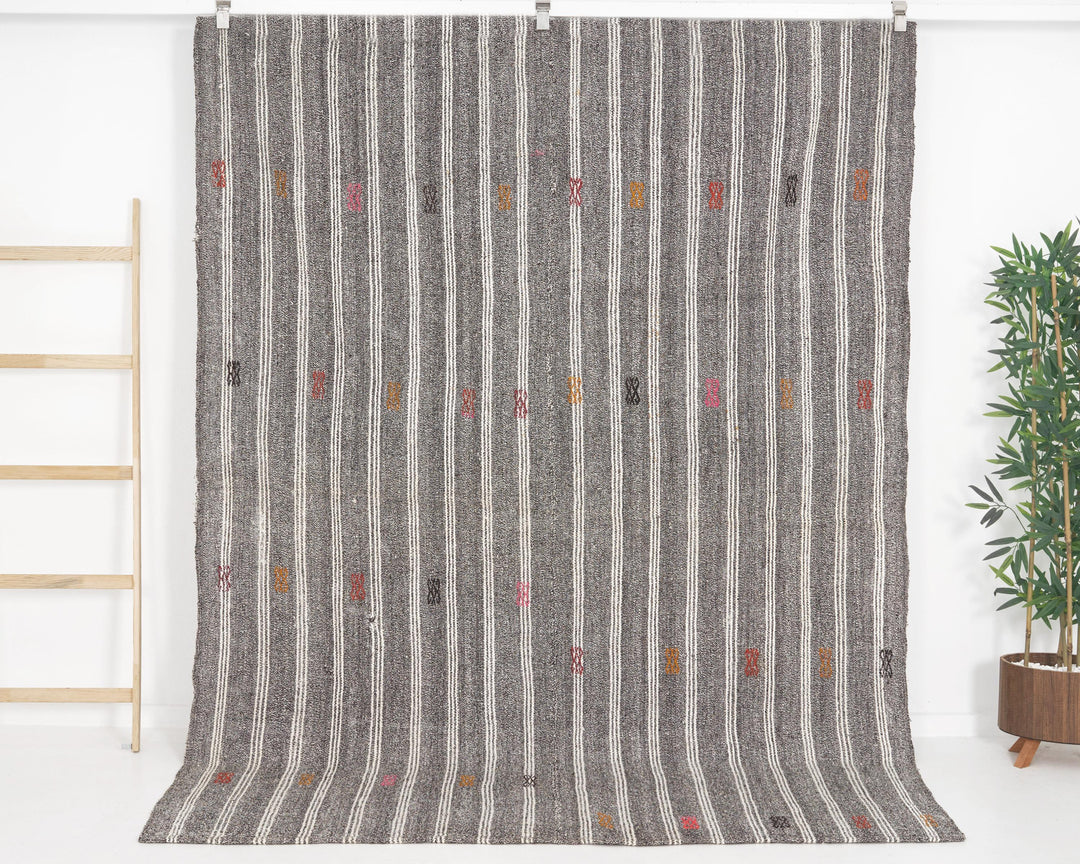 Gray Kilim Rug 6' 1" x 8' 3" | No. VR47906