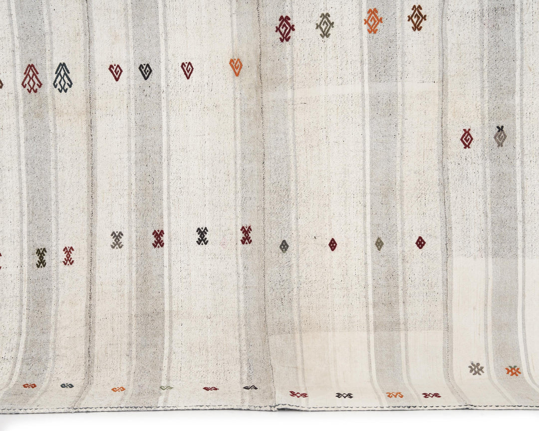 Kilim Rug 6' 7" x 7' 6" | No. VR65117