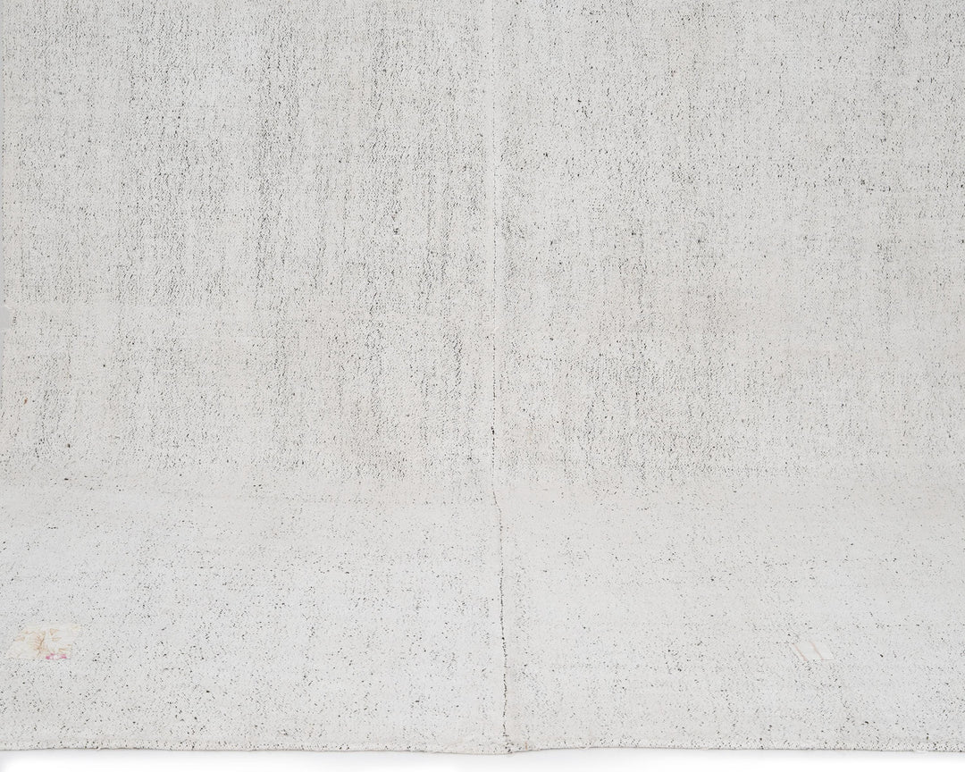 White Kilim Rug 6' 11" x 10' 10" | No. VR82820