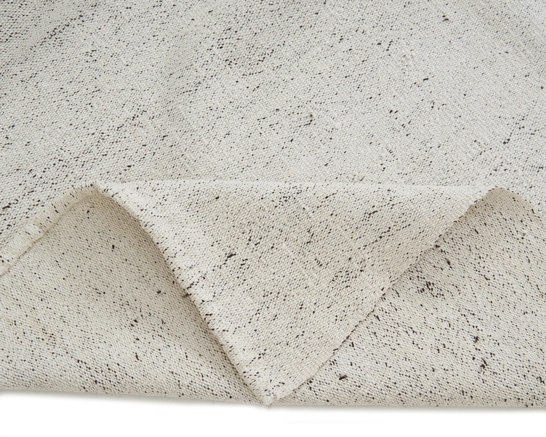 White Kilim Rug 6' 11" x 10' 10" | No. VR82820