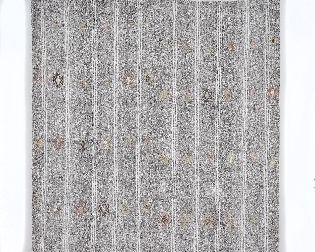 Gray Kilim Rug 5' 5" x 7' | No. VR61585