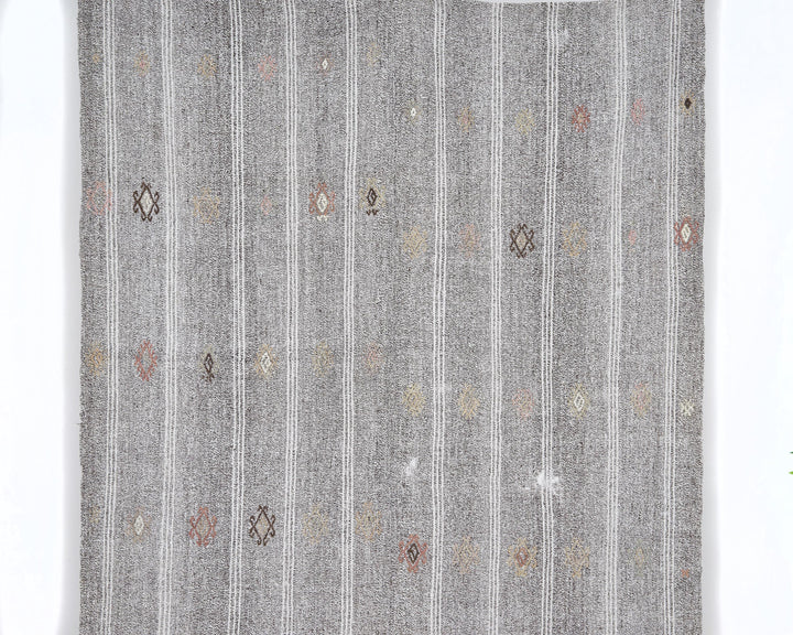 Gray Kilim Rug 5' 5" x 7' | No. VR61585