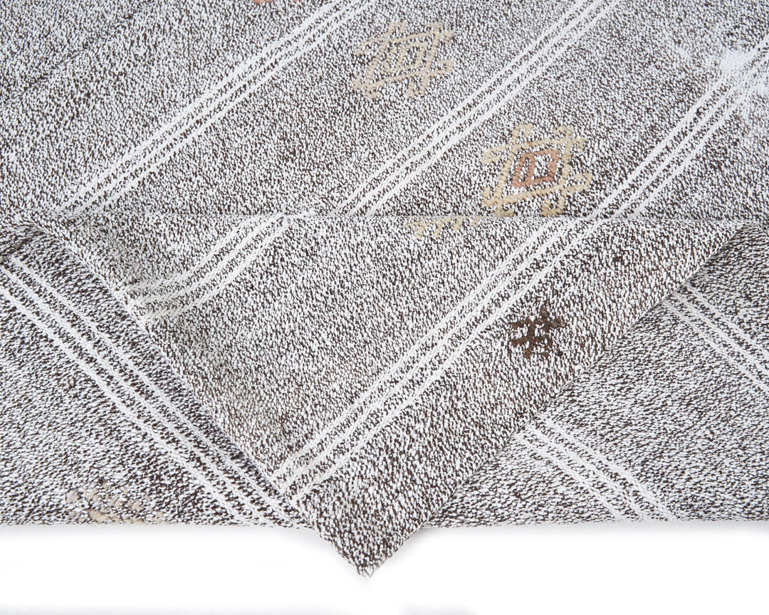 Gray Kilim Rug 5' 5" x 7' | No. VR61585