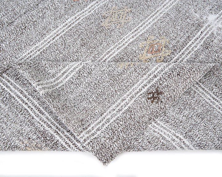 Gray Kilim Rug 5' 5" x 7' | No. VR61585
