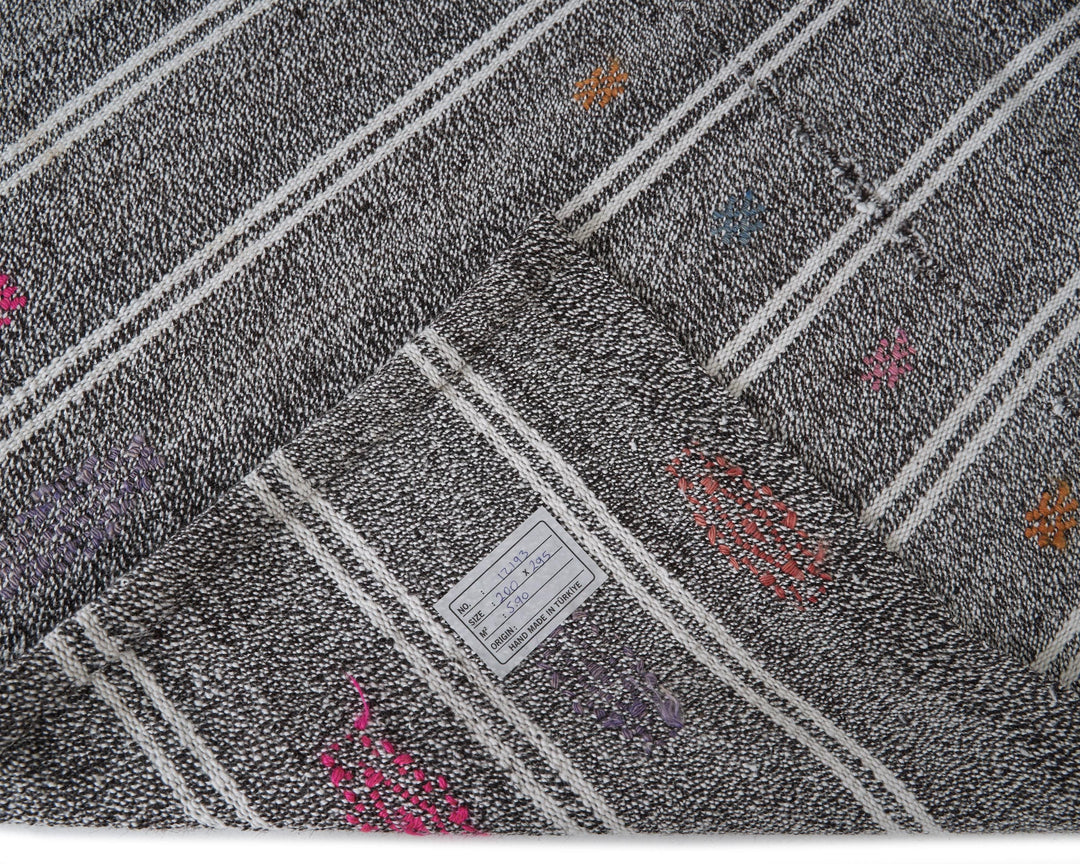 Gray Kilim Rug 6' 7" x 9' 8" | No. VR90180