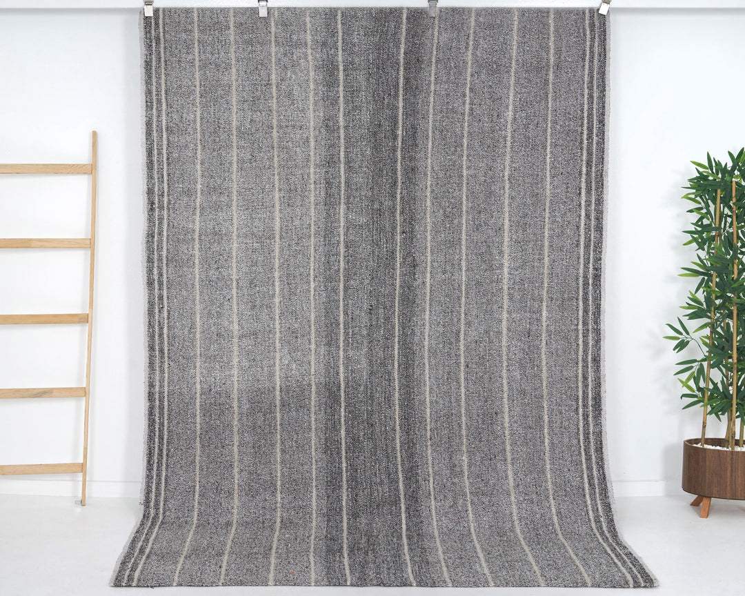 Gray Kilim Rug 5' 11" x 8' 5" | No. VR32398