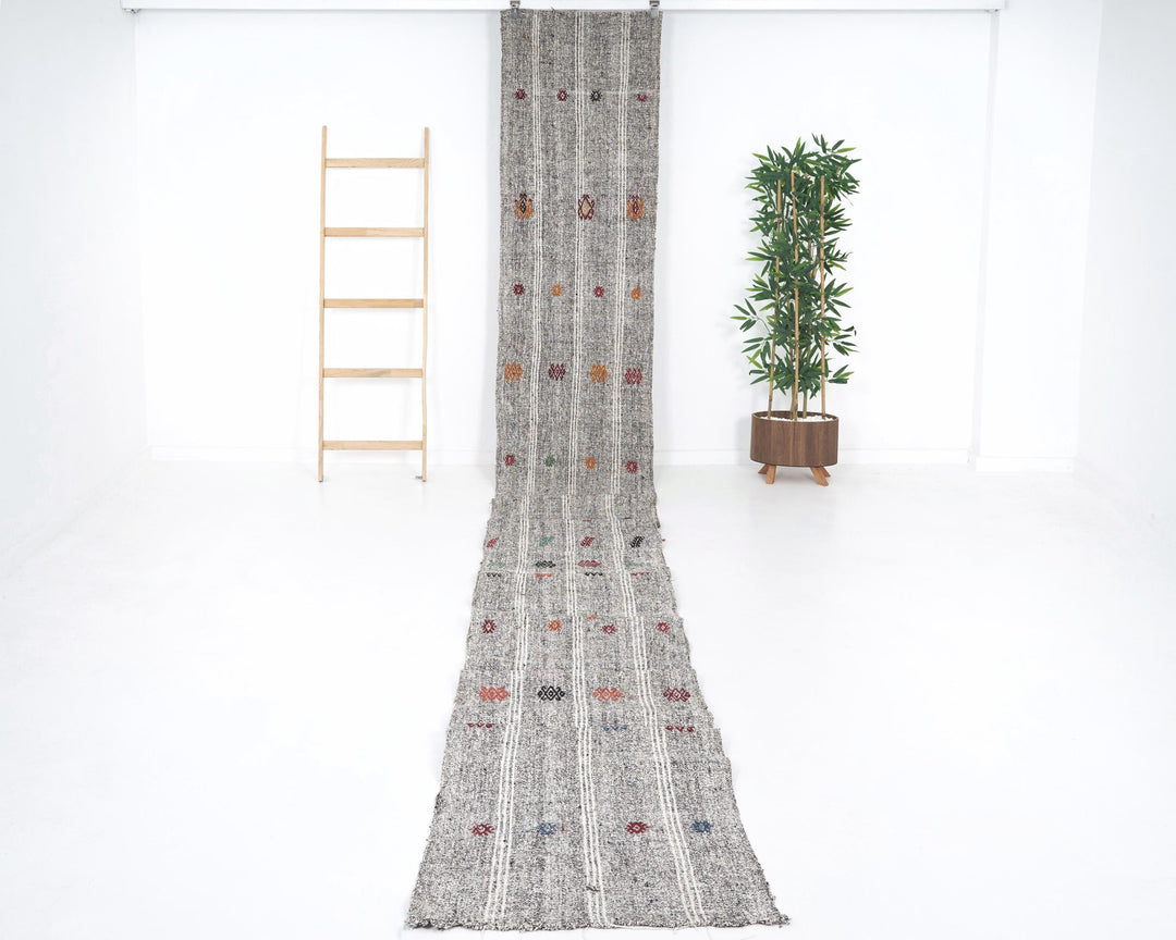 Runner Rug 2' 1" x 28' 4" | No. VR25895