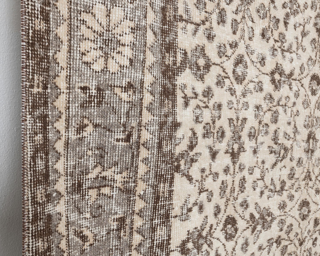 Beige Oushak Rug 6' 11" x 9' 10" | No. VR27250