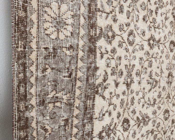 Beige Oushak Rug 6' 11" x 9' 10" | No. VR27250