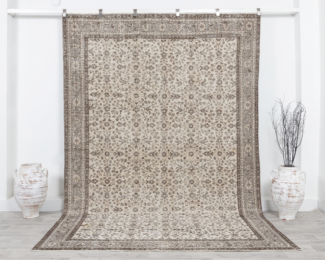 Beige Oushak Rug 6' 11" x 9' 10" | No. VR27250